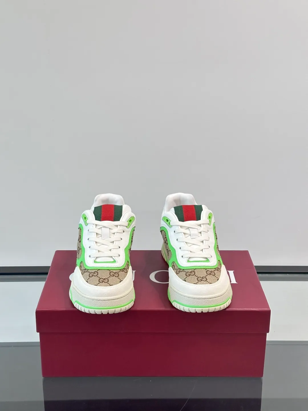 Men's Men's Shoes 💰480 [New Style] 🦨🦨Gucci 𝐆𝐮𝐜𝐜𝐢 𝐑𝐞-𝐖𝐞𝐛 As a sneaker created by Sabato De Sarno for Gucci, the Re-Web series reinterprets the brand's classic stripes, with bold and unique details to set off a modern silhouette design. These shoes are crafted from white leather. This new sneaker is ingeniously decorated with many of the brand's classic details, and is equipped with a bright red and green webbing tongue, which will make people fall in love at first sight. White leather has been specially treated to be soft and shiny, with an embossed grained texture. Script Gucci logo and Interlocking G web label with Interlocking G and script Gucci logo. Rubber outsole with Interlocking G detail eyelets. Web tongue. Size: Female 35-40 (Female 41, 42 customized). Male 38-44 (45, 46 customized)